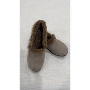 b.o.c women's Loafer shoe Tan  faux fur Size~8.5